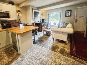 Lounge- click for photo gallery